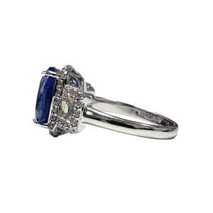 Alternative view of Cushion Sapphire Diamond