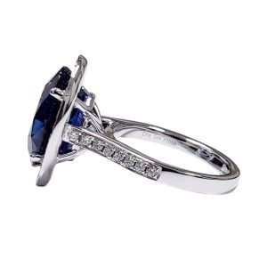Alternative view of Oval Blue Sapphire Diamond